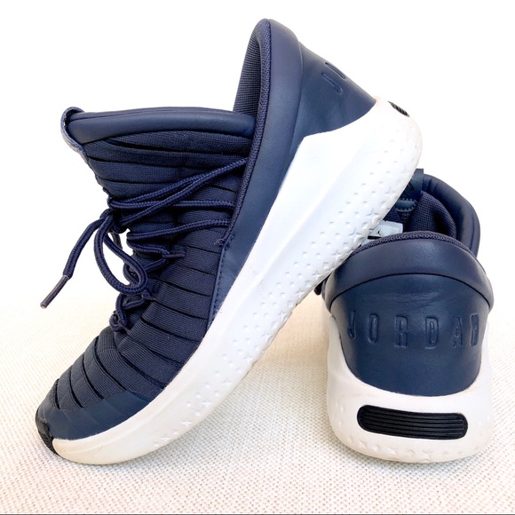 🏀 JORDAN Flights in Navy Blue 🏀 - Picture 2 of 8